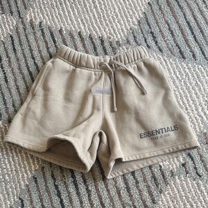Essentials fear of God shorts - boys 6/7